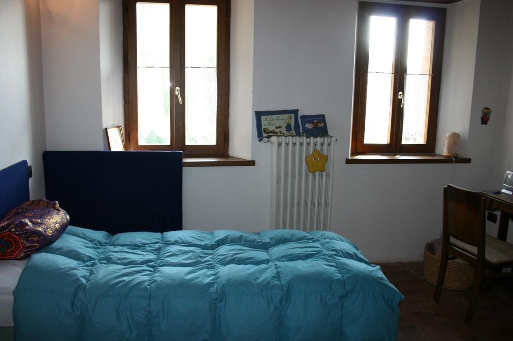 Casa Dell' Abbondanza B&B Agriturismo Vigoleno Ruang foto