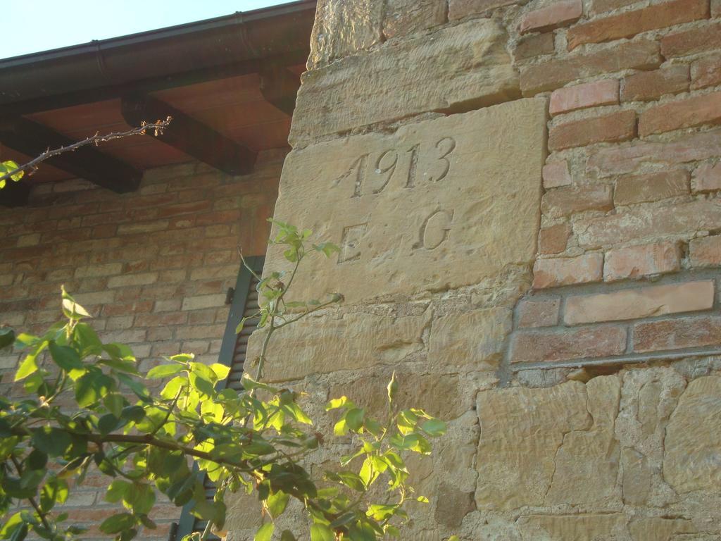Casa Dell' Abbondanza B&B Agriturismo Vigoleno Ruang foto